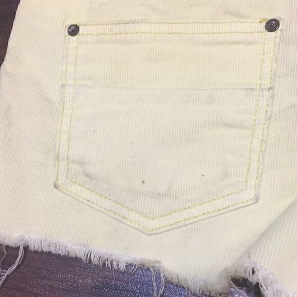 FREE PEOPLE corduroy cut off short shorts size 24 EUC - Picture 6 of 6